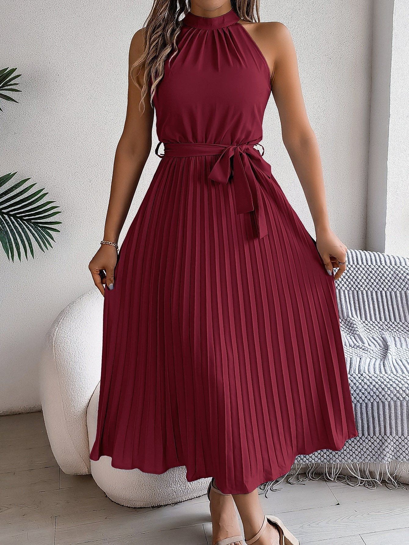 Elegant Sleeveless Maxi Dress with Collar