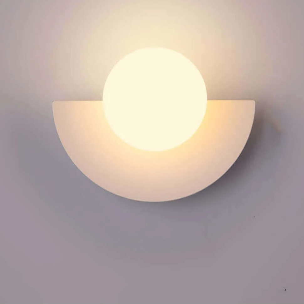 LUMINAIRE – Chic Metallic Half-Moon Wall Lamp