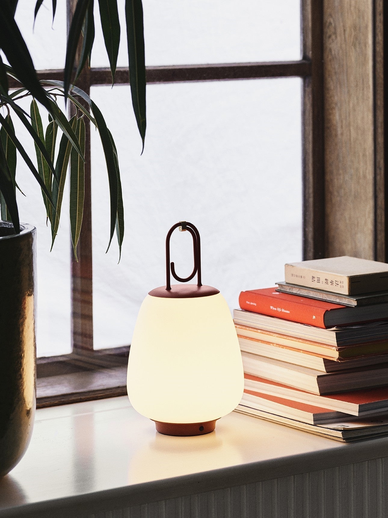 LUMINAIRE – Elegant Outdoor Patio Lantern for Cozy Gatherings