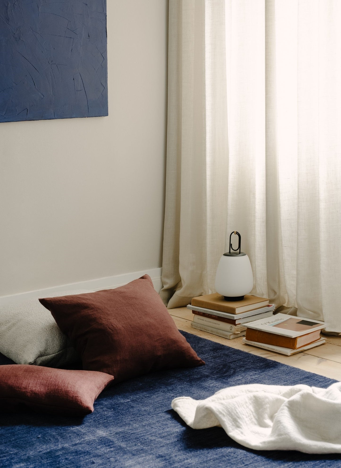 LUMINAIRE – Elegant Outdoor Patio Lantern for Cozy Gatherings