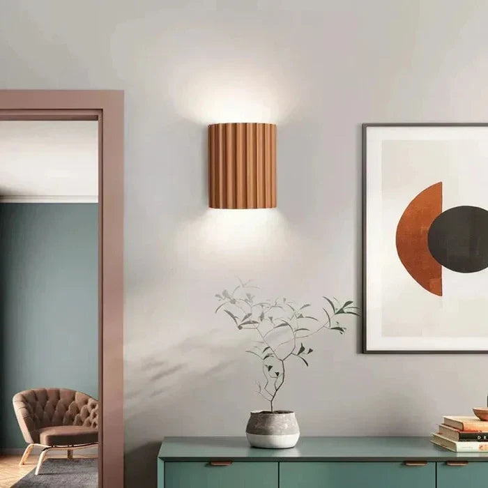 LUMINAIRE – Elegant Resin Wall Lamp Design