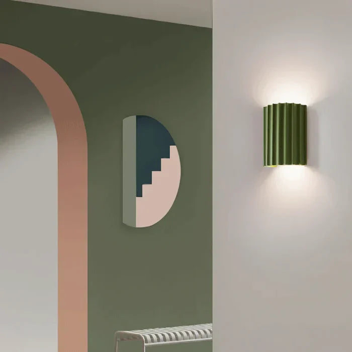 LUMINAIRE – Elegant Resin Wall Lamp Design