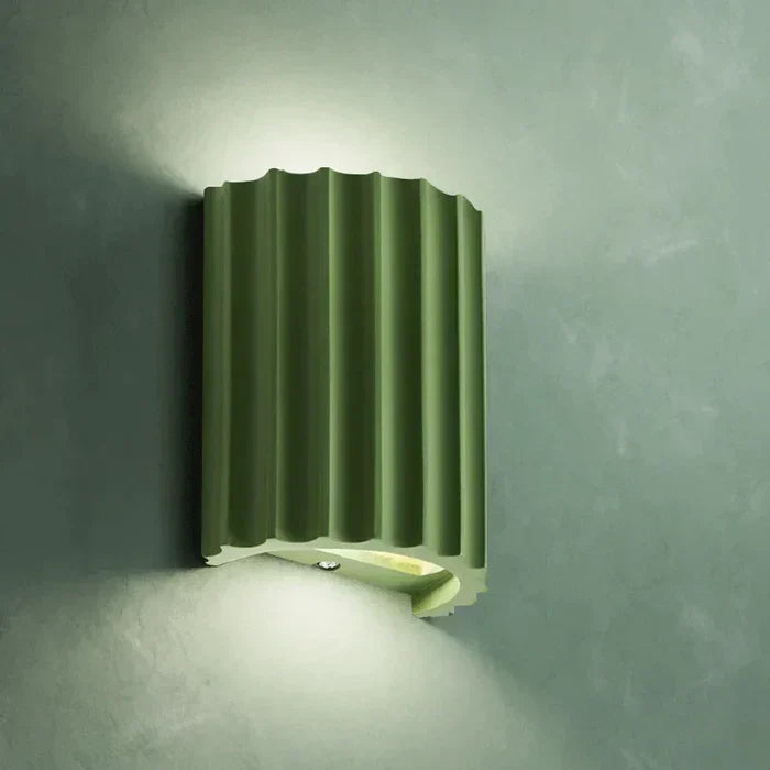 LUMINAIRE – Elegant Resin Wall Lamp Design