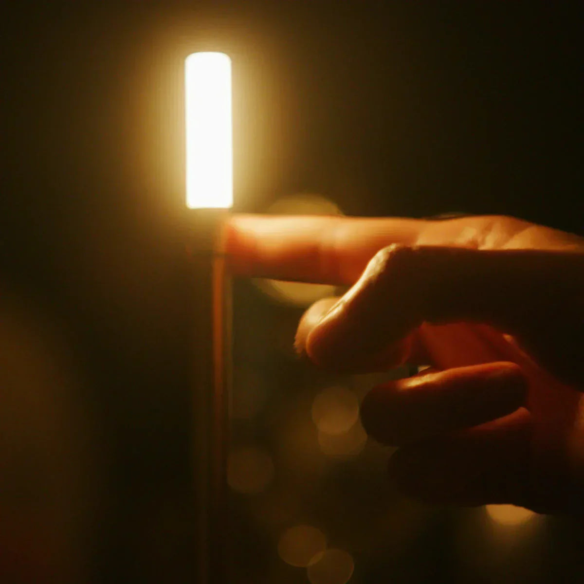 LUMINAIRE – Elegant Dimmable Table Lamp