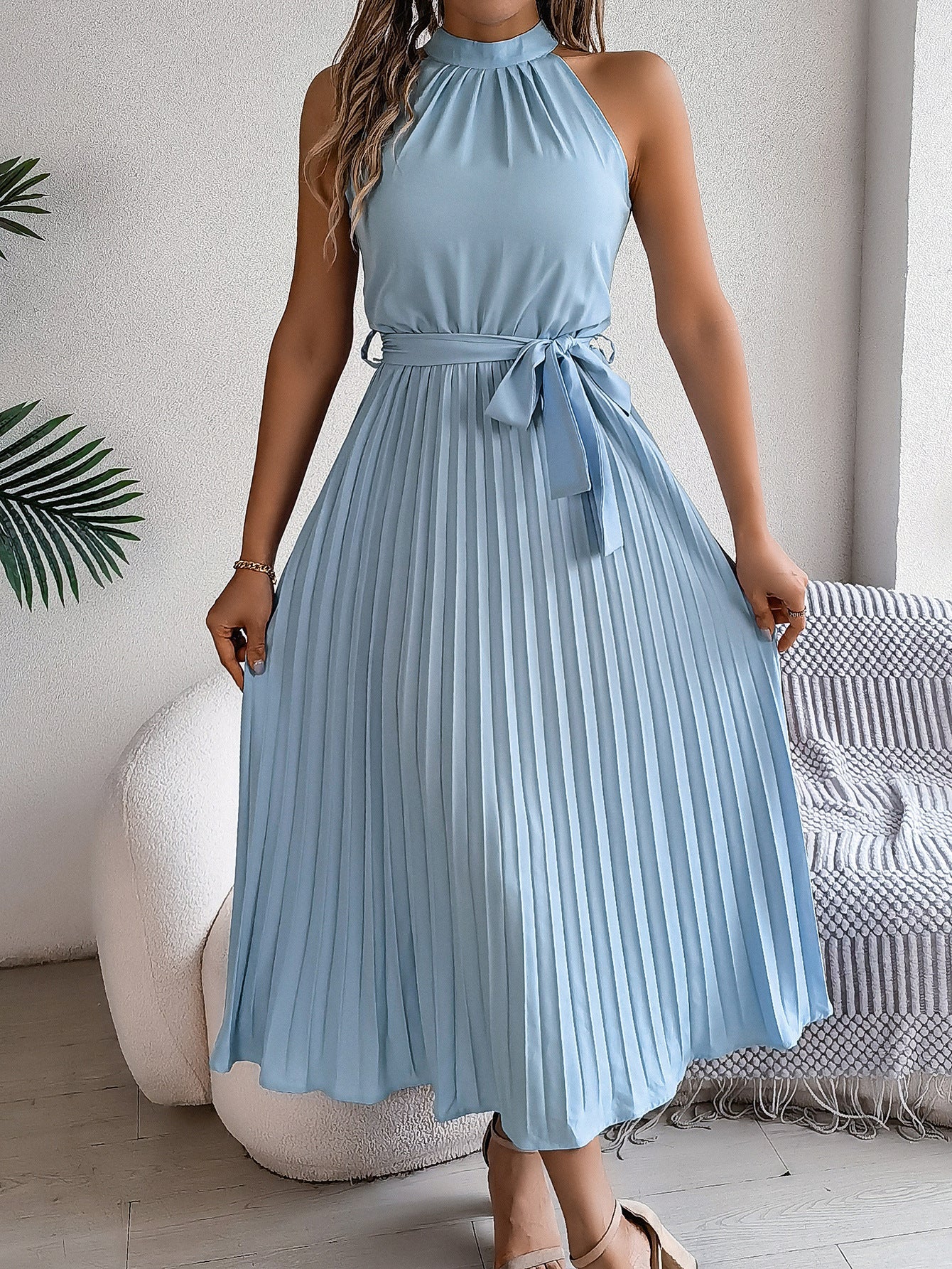 Elegant Sleeveless Maxi Dress with Collar