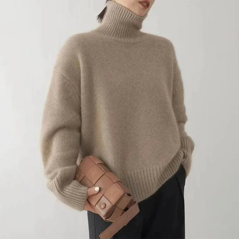 Luxurious Women's Gray Turtleneck Sweater