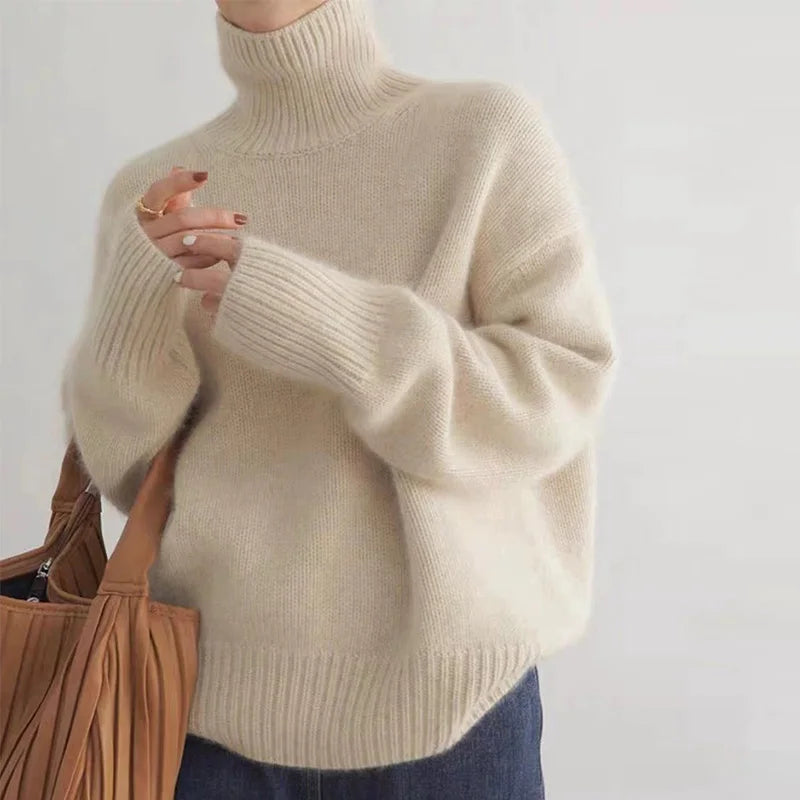 Luxurious Women's Gray Turtleneck Sweater