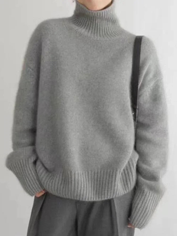 Luxurious Women's Gray Turtleneck Sweater