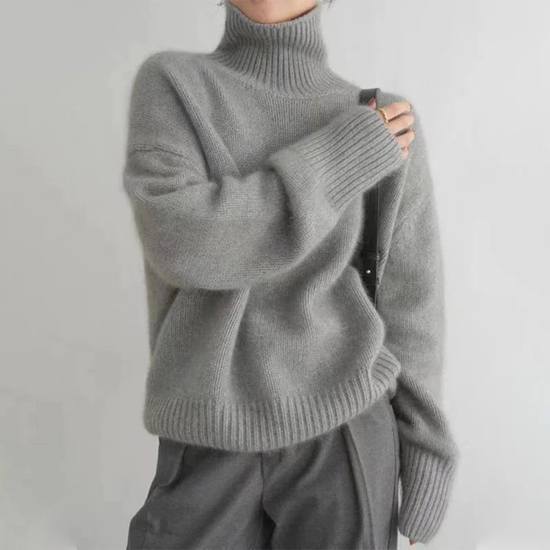 Luxurious Women's Gray Turtleneck Sweater