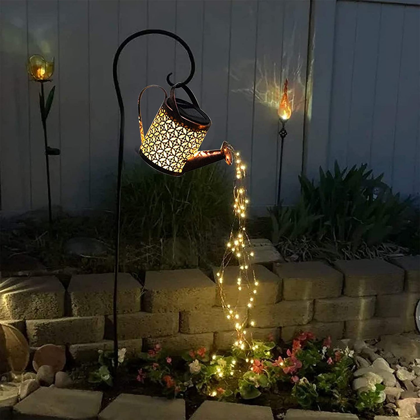 LUMINOUS STAR – Enchanting Solar Garden Lamp