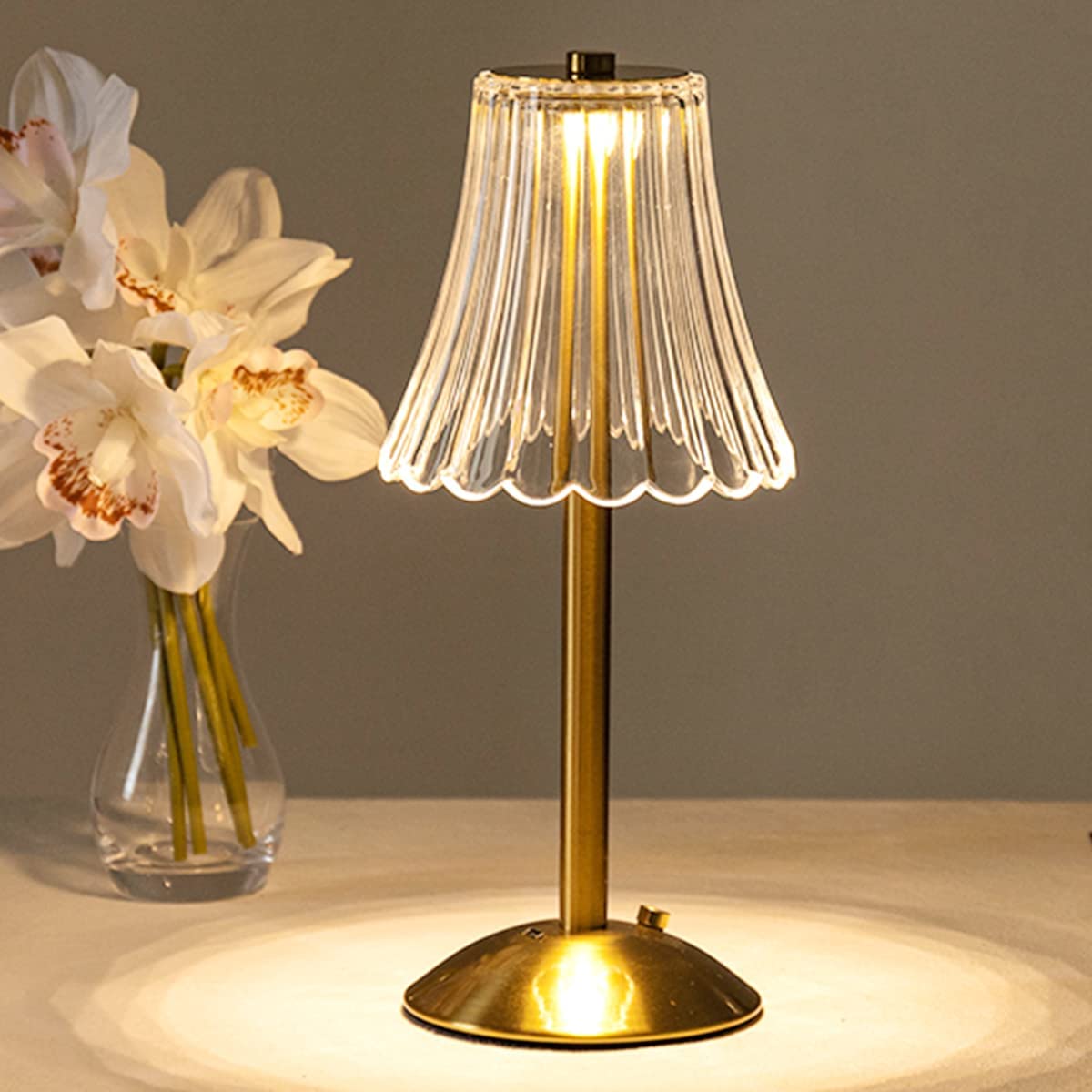 LUMINAIRE – Elegant Retro LED Table Lamp