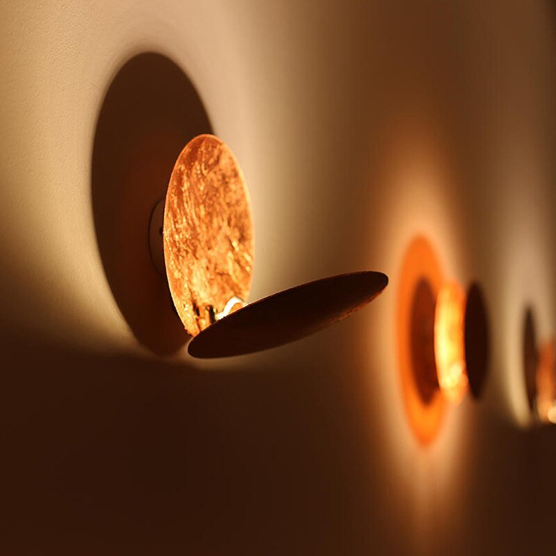 LUMINOUS ECLIPSE – Artistic Wall Lamp with Unique Light Reflections