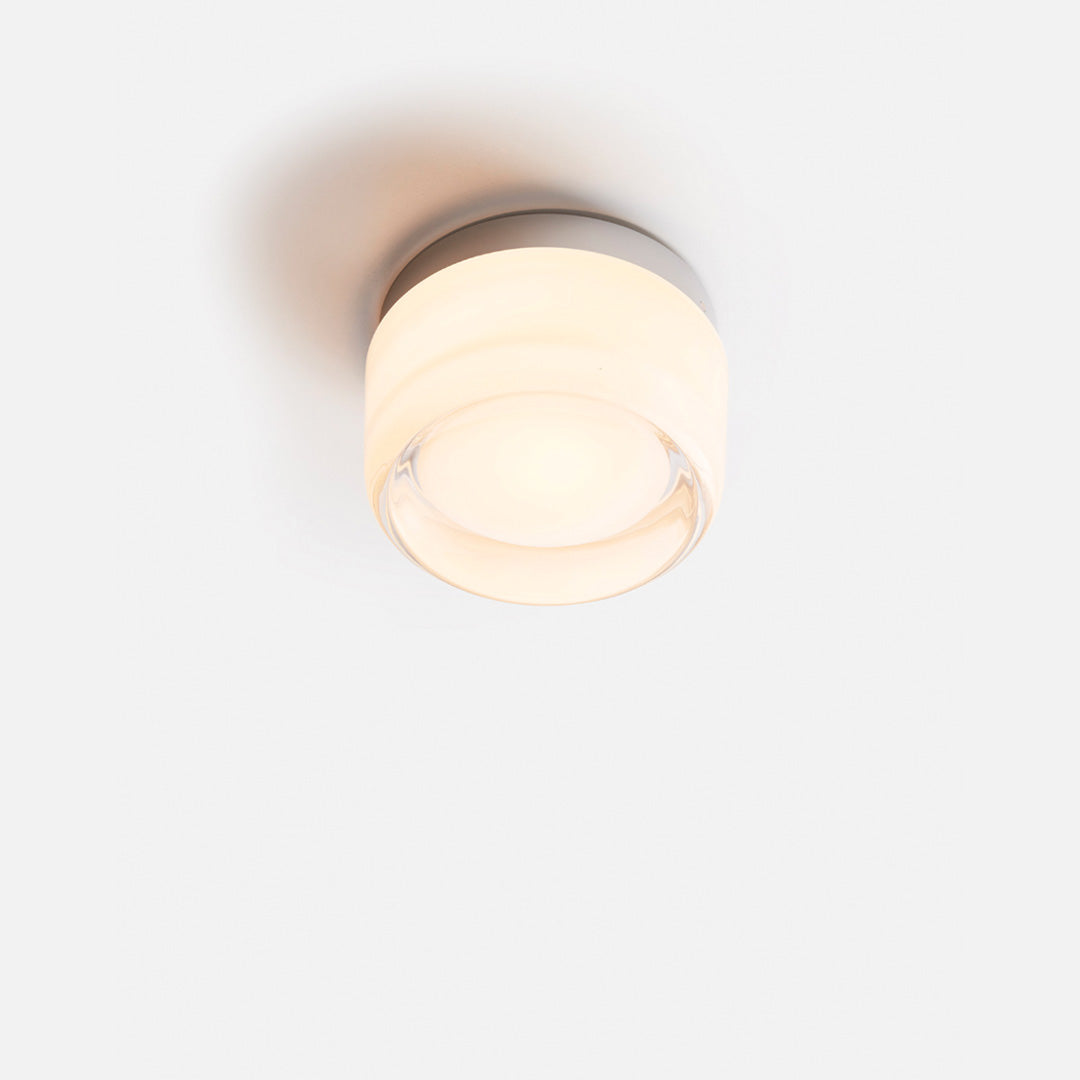 LUMINOUS – Chic Wall Light for Modern Spaces