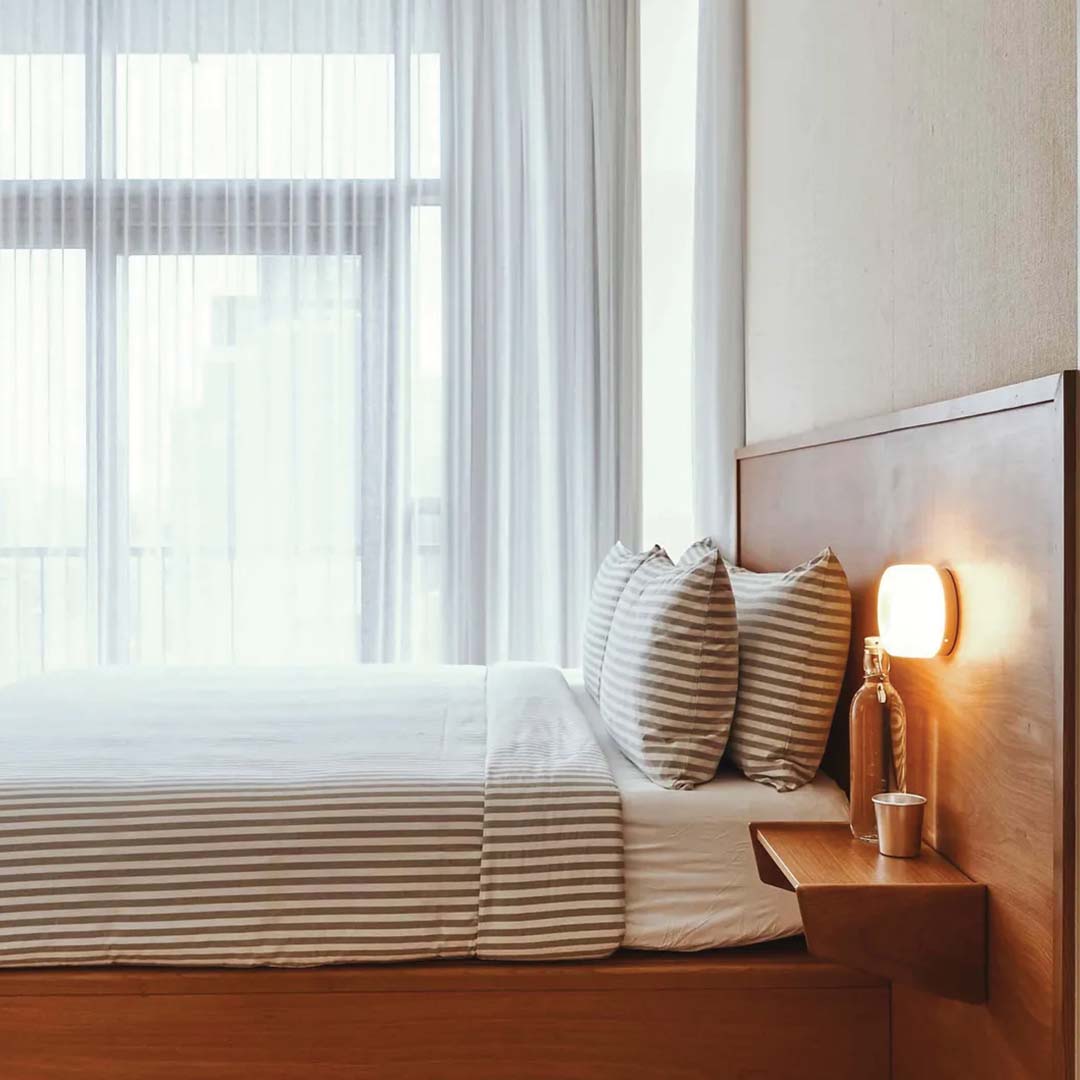 LUMINOUS – Chic Wall Light for Modern Spaces