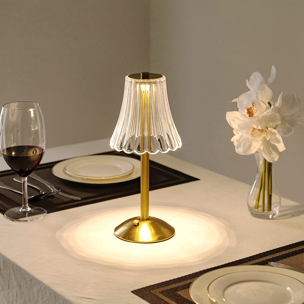 LUMINAIRE – Elegant Retro LED Table Lamp
