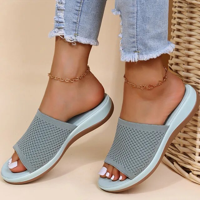 Trendy Flat Sandals for Summer Comfort