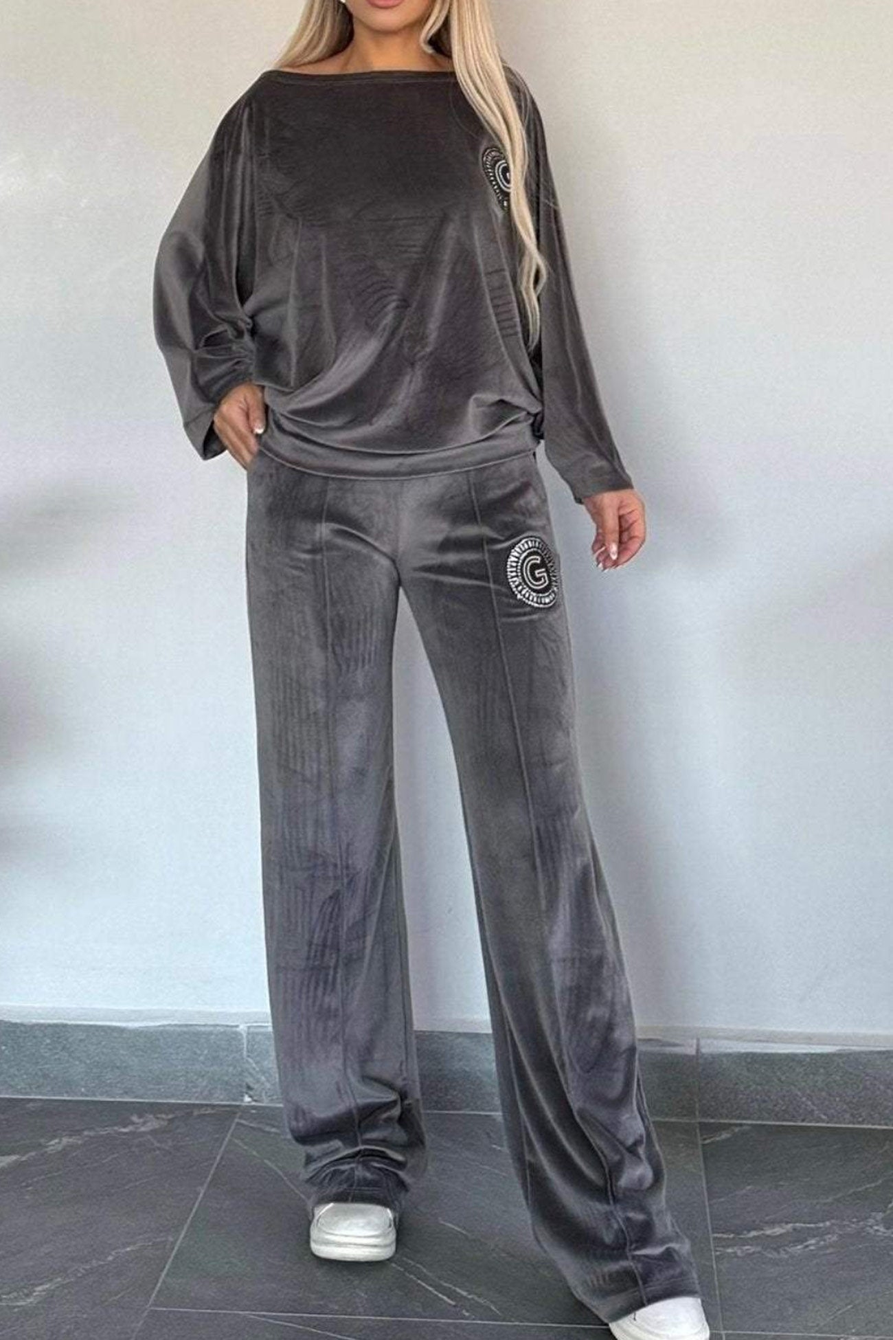 Elegant Two-Piece Suede Suit with Batwing Sleeves