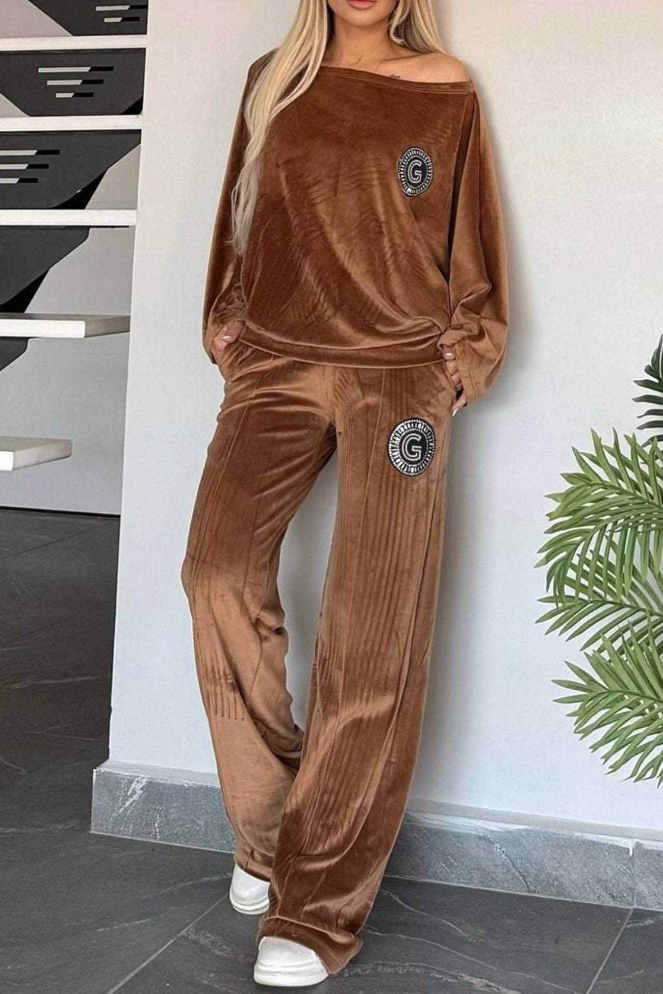 Elegant Two-Piece Suede Suit with Batwing Sleeves