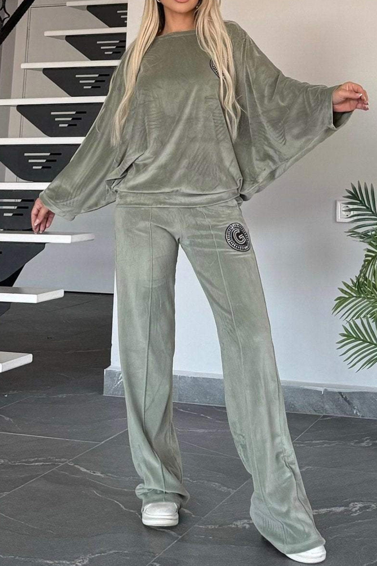 Elegant Two-Piece Suede Suit with Batwing Sleeves