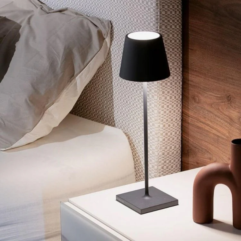 LUMINOUS – Elegant Cordless LED Table Lamp