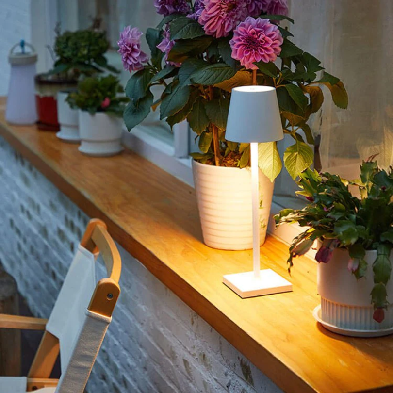LUMINOUS – Elegant Cordless LED Table Lamp