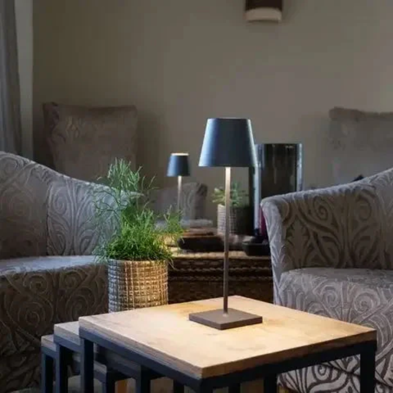 LUMINOUS – Elegant Cordless LED Table Lamp