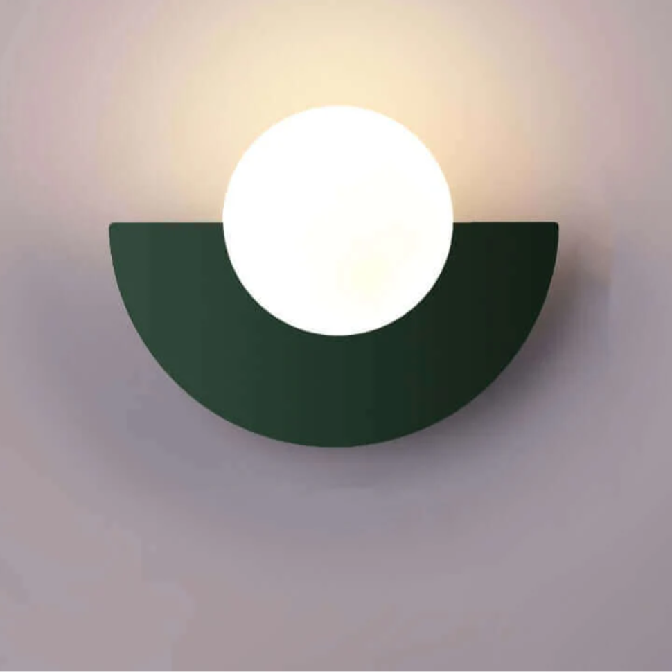 LUMINAIRE – Chic Metallic Half-Moon Wall Lamp