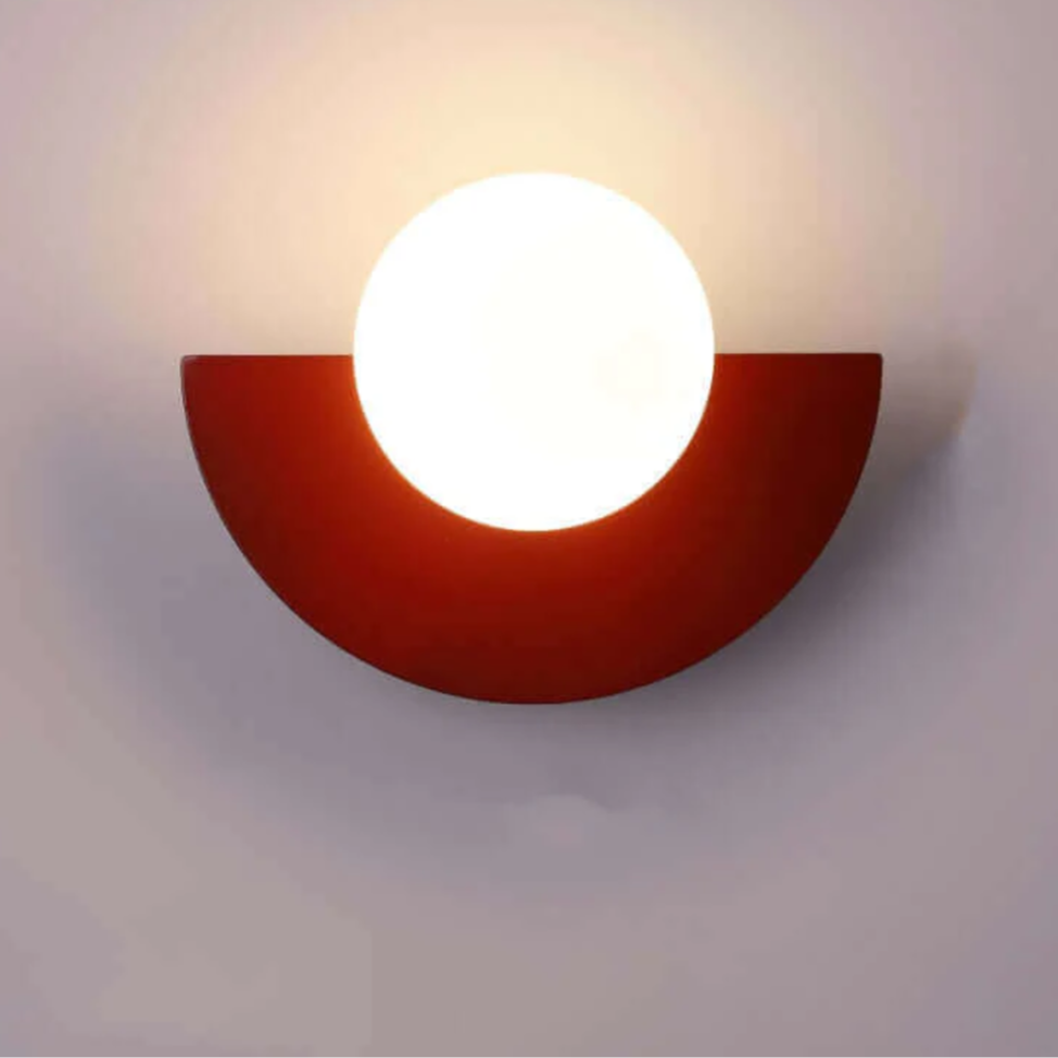 LUMINAIRE – Chic Metallic Half-Moon Wall Lamp