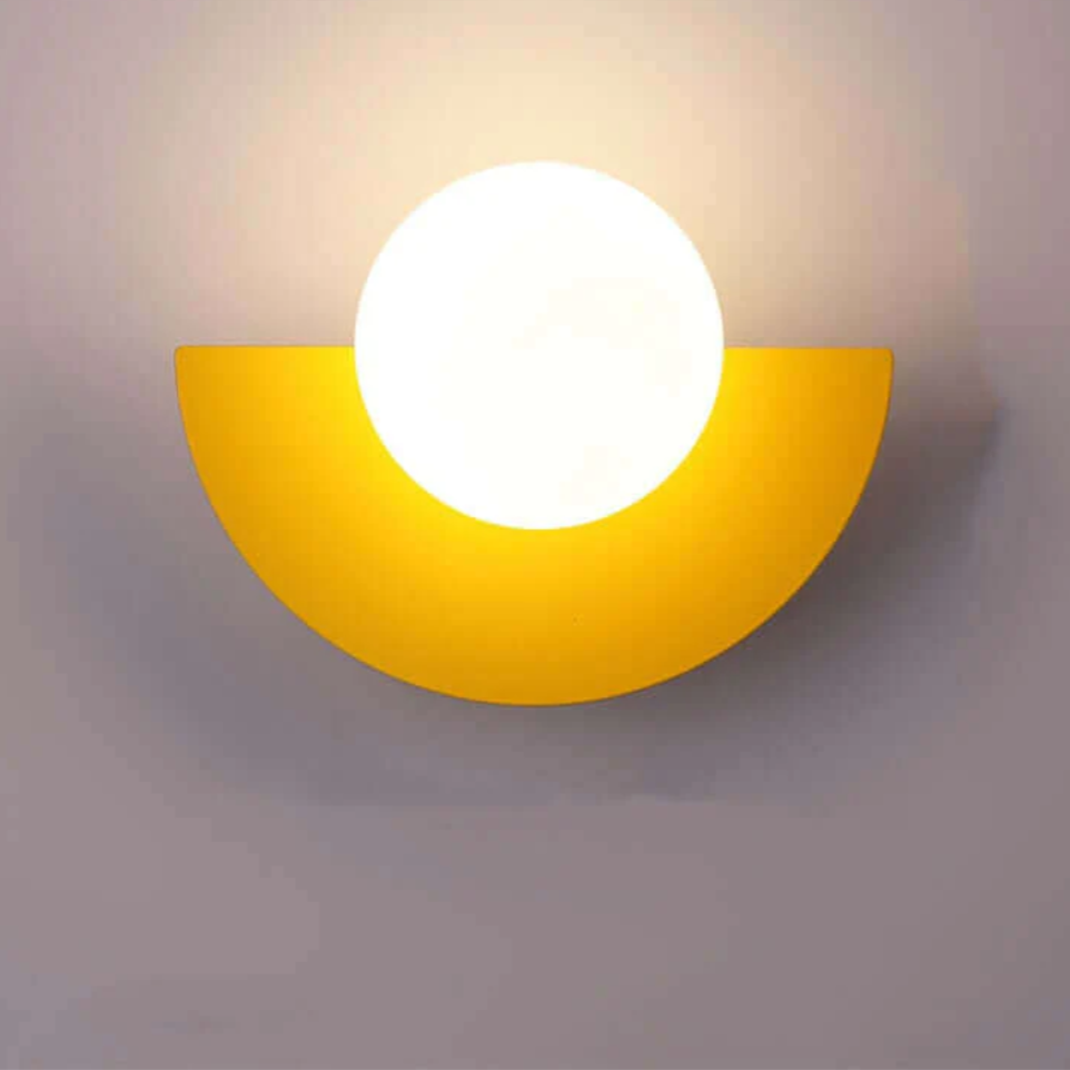 LUMINAIRE – Chic Metallic Half-Moon Wall Lamp