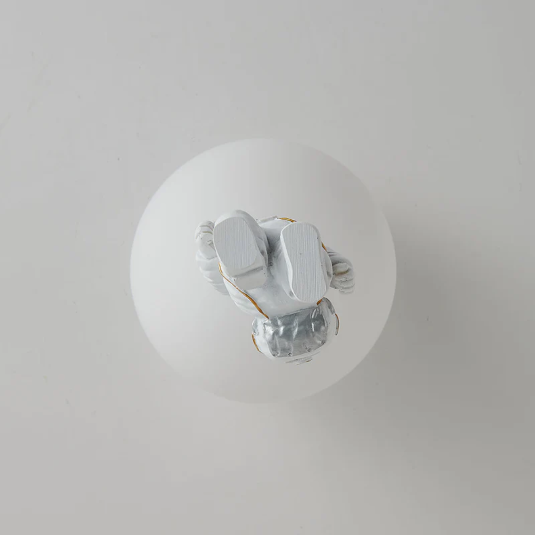 LUNARIS – Enchanting Astronaut Ceiling Light for Kids
