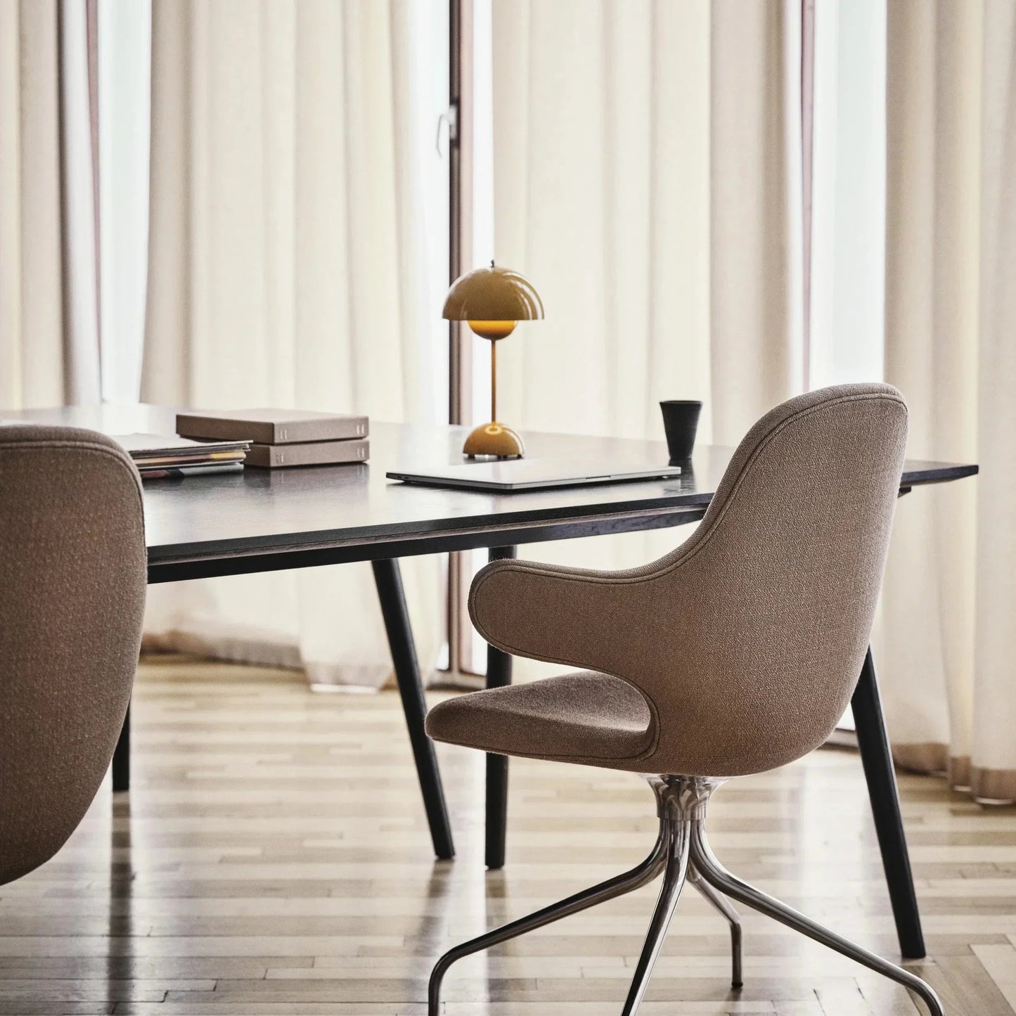 LUNARIA – Chic Wireless LED Table Lamp