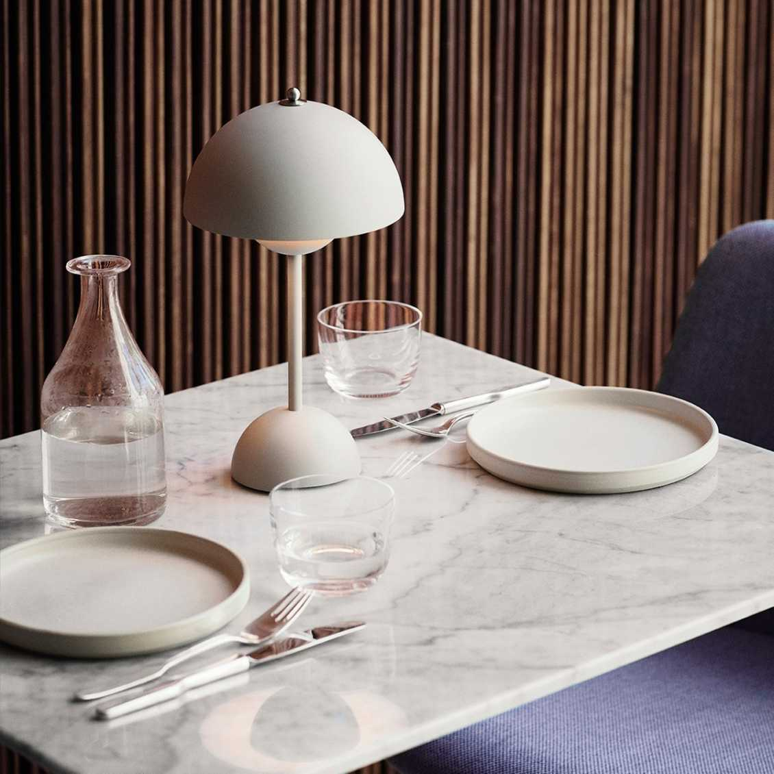 LUNARIA – Chic Wireless LED Table Lamp