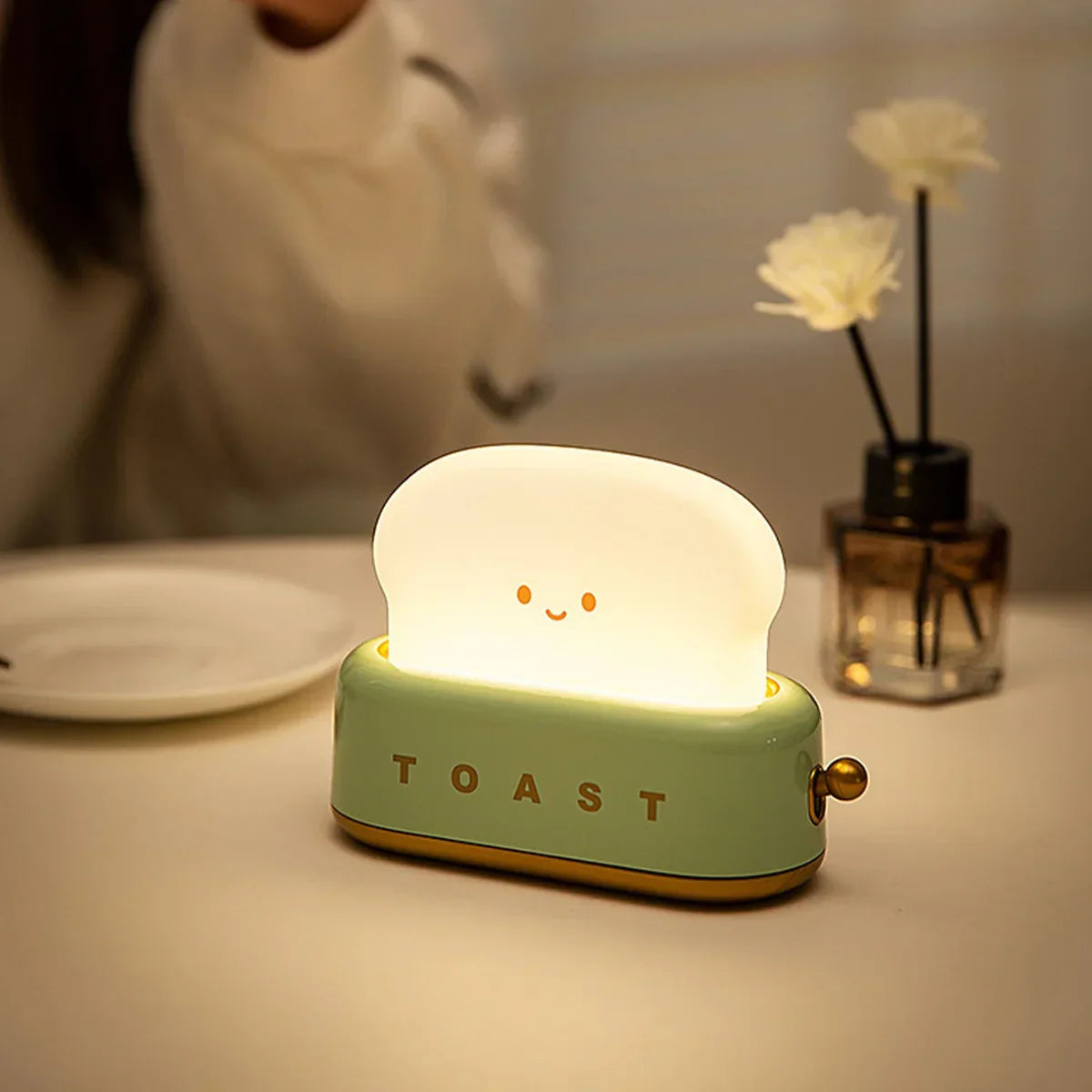 TOASTYLIGHT – Adorable Night Light with Dimming Feature