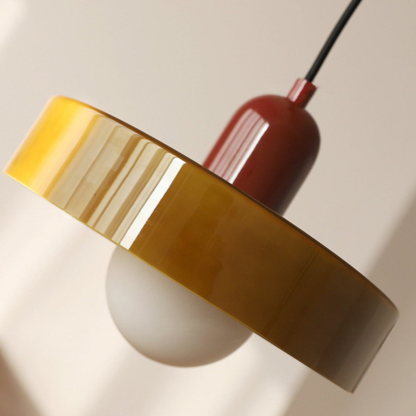 LUMINAIRE ARTISAN – Elegant Bauhaus Pendant Light