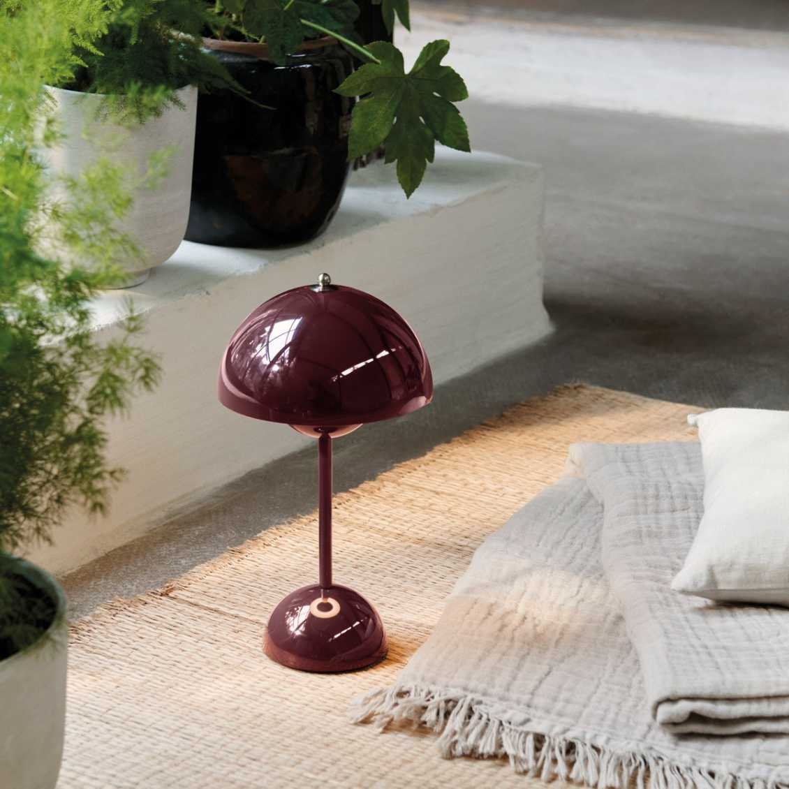 LUNARIA – Chic Wireless LED Table Lamp