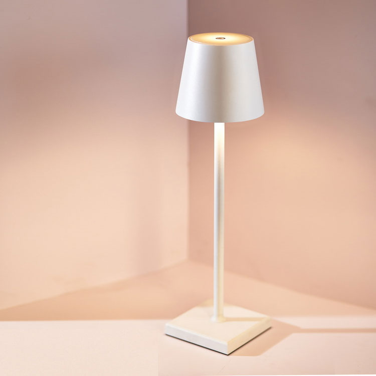 LUMINOUS – Elegant Wireless Rechargeable Table Lamp